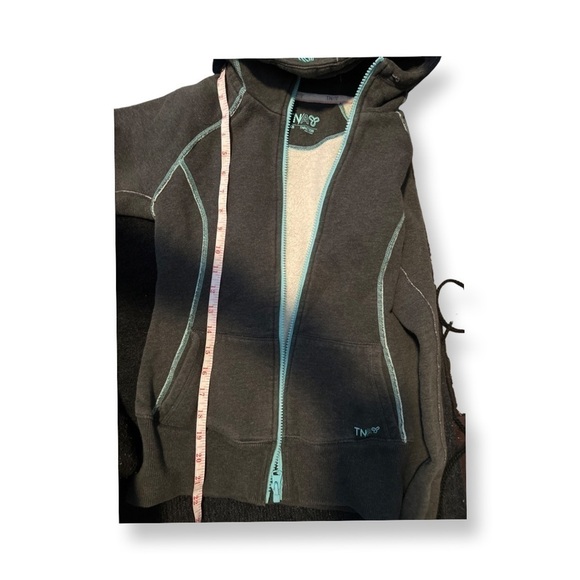 Aritzia TNA sweater Dark Grey with blue details. - Picture 8 of 10